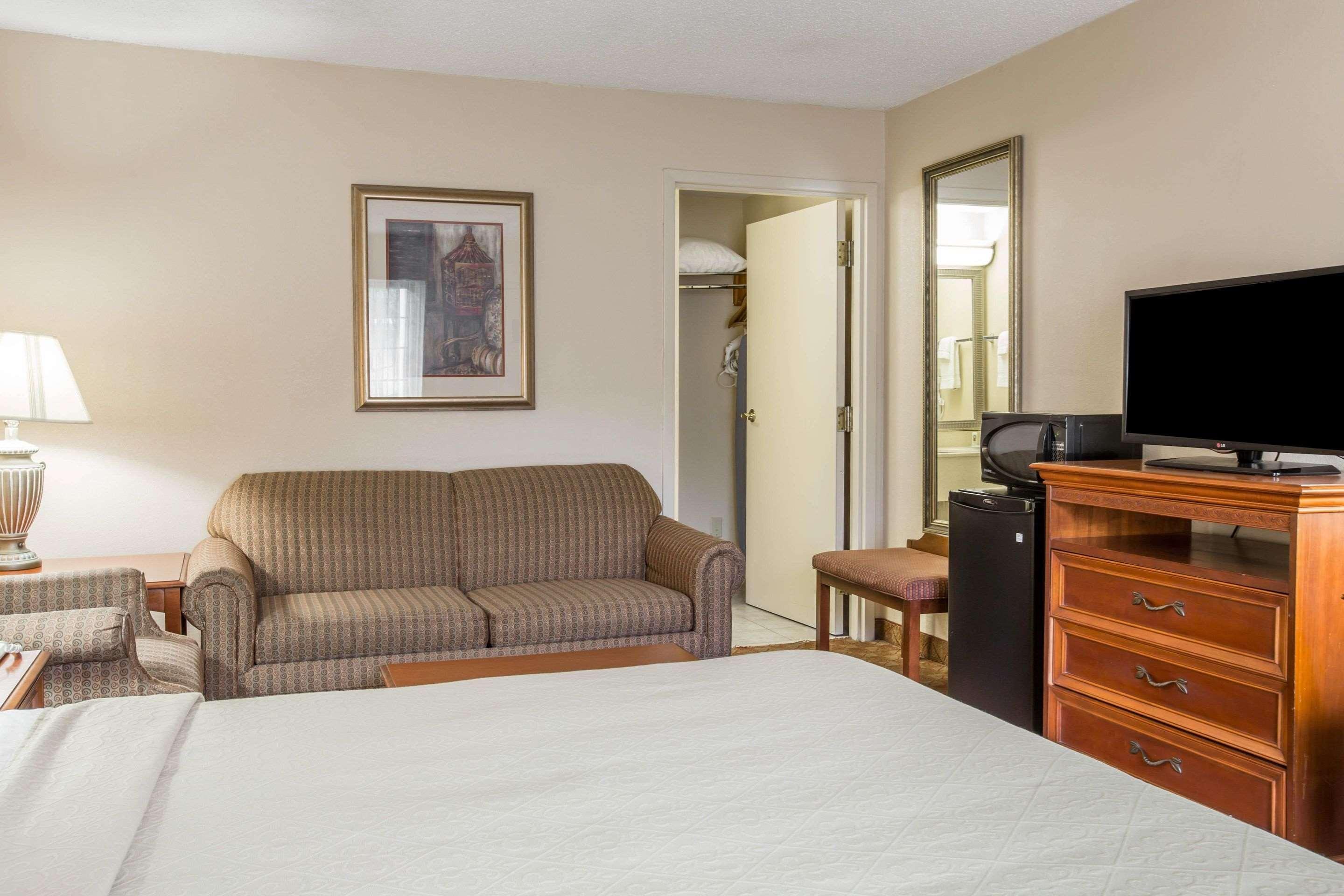 Quality Inn & Suites Hanes Mall Winston-Salem Dış mekan fotoğraf