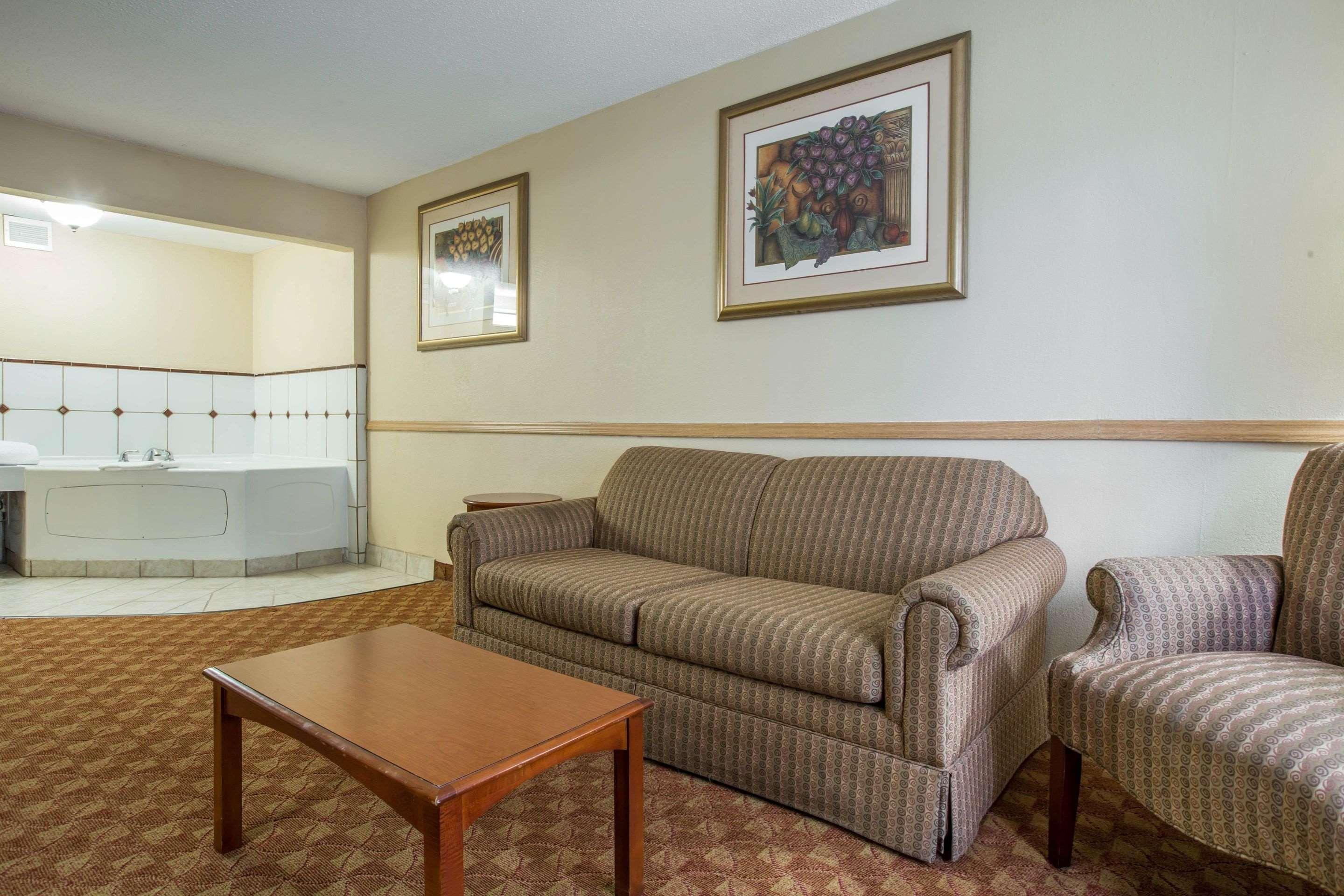 Quality Inn & Suites Hanes Mall Winston-Salem Dış mekan fotoğraf